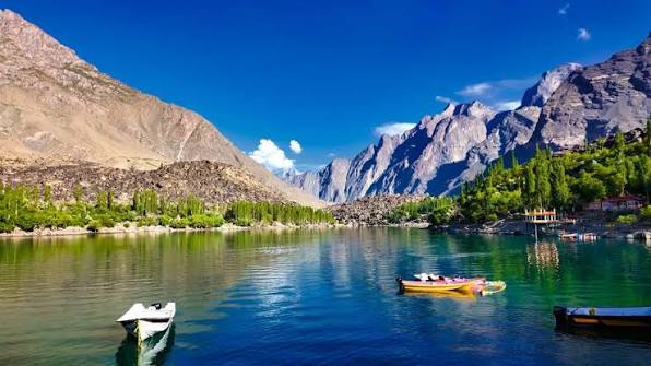 Upper Kachura Lake
